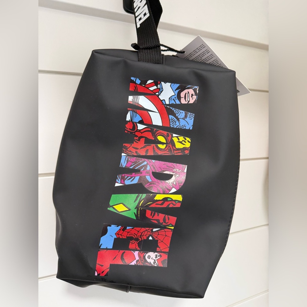 NWT Marvel Toiletry Bag - Picture 4 of 8